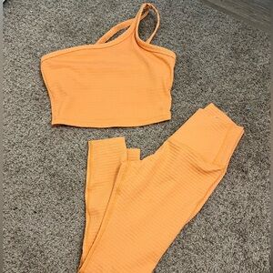 Mango Tavi Noir Set
Small